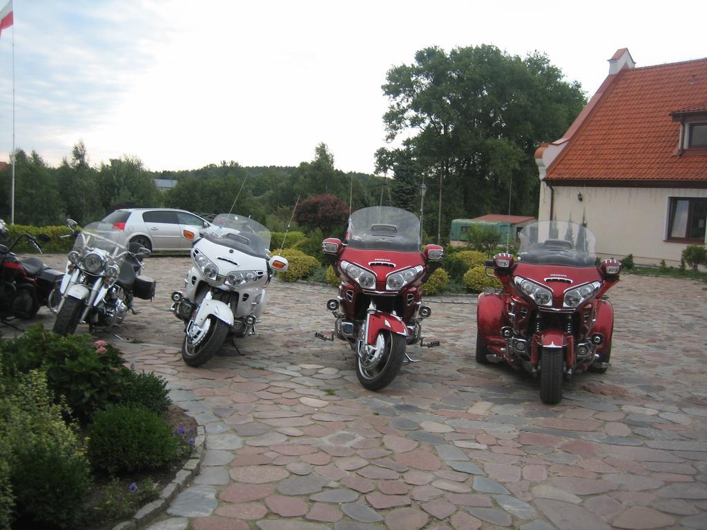 Gosciniec Rycerski Bed & Breakfast Paprotki Ngoại thất bức ảnh