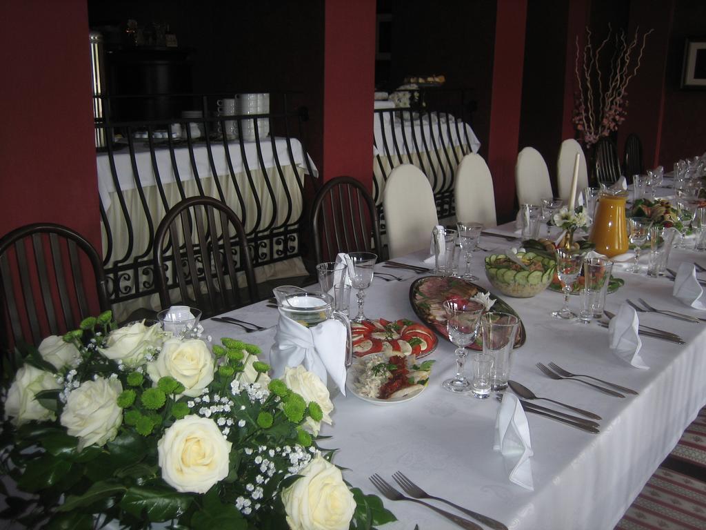 Gosciniec Rycerski Bed & Breakfast Paprotki Ngoại thất bức ảnh